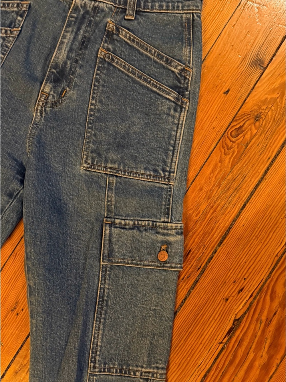 Madewell 90’s Straight Utlility Cargo Jeans in Medium Blue - Picture 5 of 9
